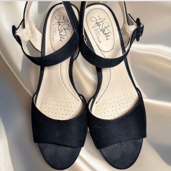 Life Stride Classic Black Heels - Picture 1 of 7